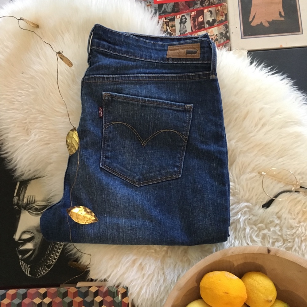 Levi’s Demi Curve Dark Wash Denim 💙